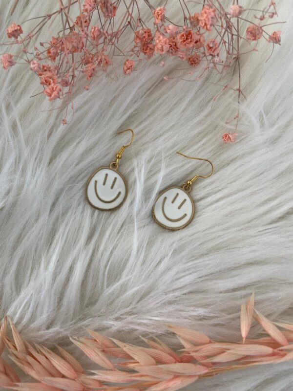 Smiley Oorbellen Wit
